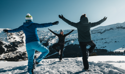 Yoga sur les pistes à Flaine