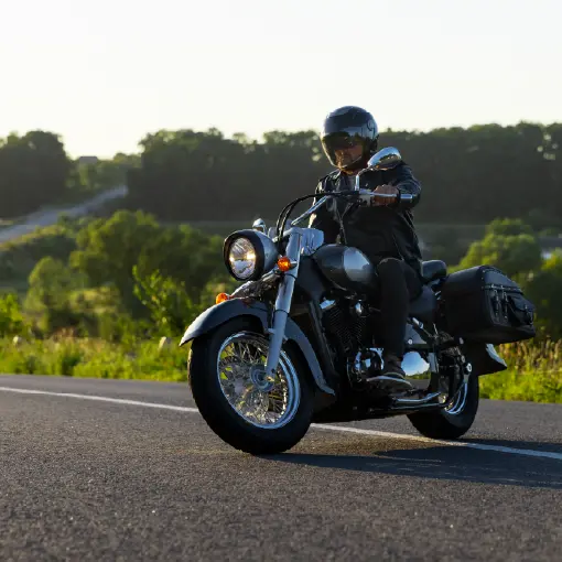 Roadtrip moto Grenoble : faites étape au RockyPop, aux portes des Alpes