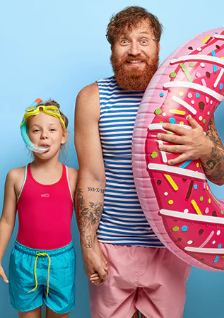 adulte et enfant piscine
